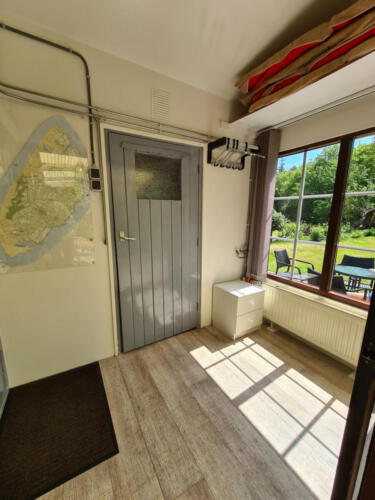 haldeur naar badkamer