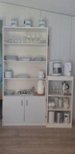 Servieskast met koffie/thee hoek